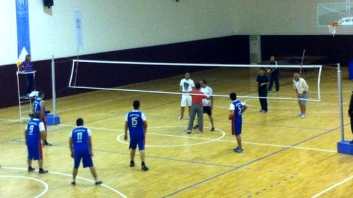 Demre\'de Öğretmenler Günü Voleybol Turnuvası Düzenlendi