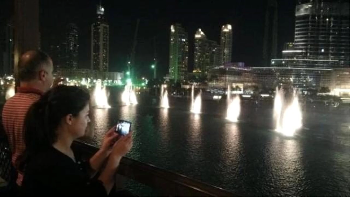 Dubai\'de Su ve Işığın Muhteşem Gösterisi
