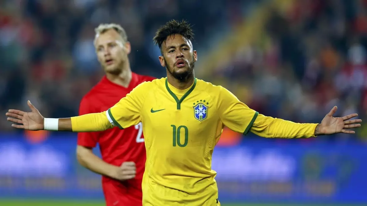 Dünya Neymar\'ın Türkiye\'ye Attığı Golleri Konuşuyor