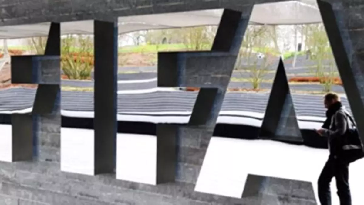 FIFA, Katar ve Rusya\'yı Akladı