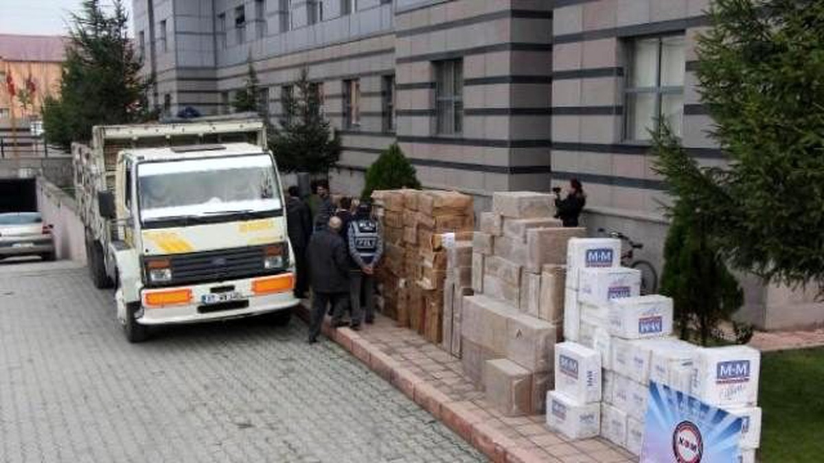 Bolu\'da İpliklerin Altından 60 Bin Paket Kaçak Sigara Çıktı