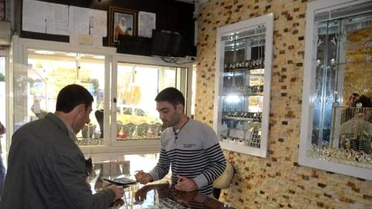 Kadın Hırsızlar, Kuyumcudan 2 Bilezik Çaldı, 1 Bilezik Satın Aldı