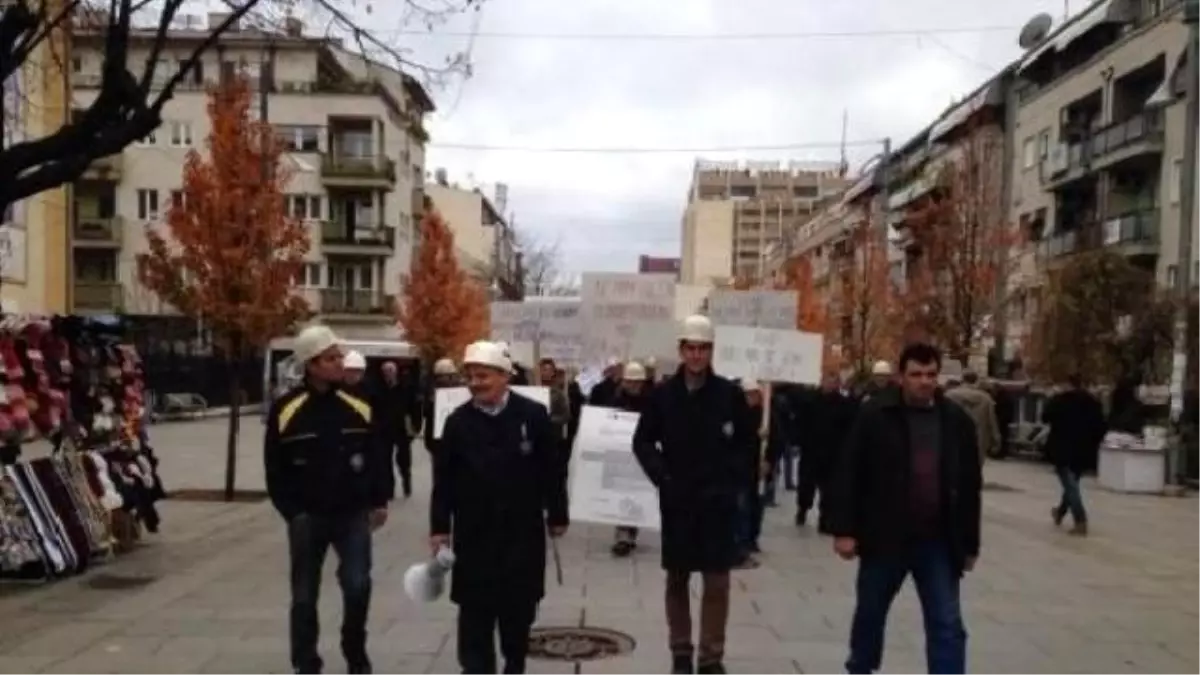 Kosova\'da Madencilerden Protesto