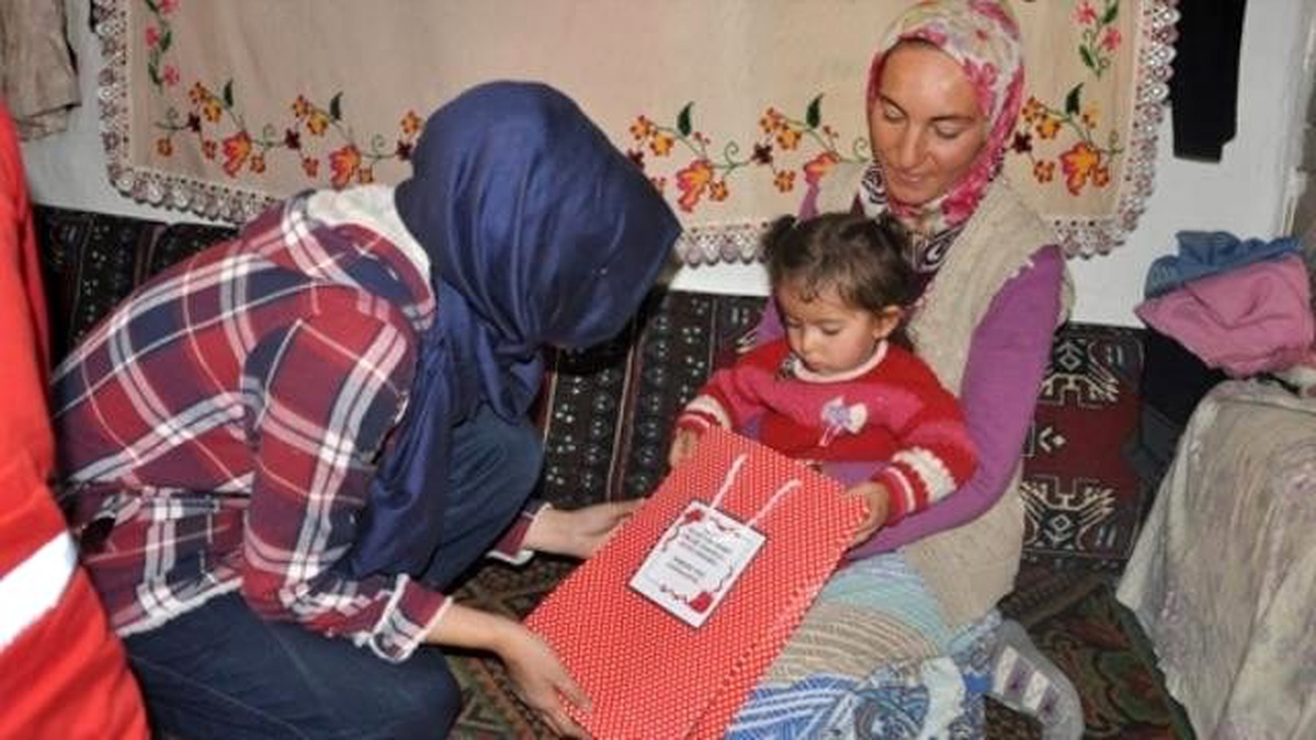 Minik Kalpler, Baba Yolu Gözleyen Çocukları Unutmadı
