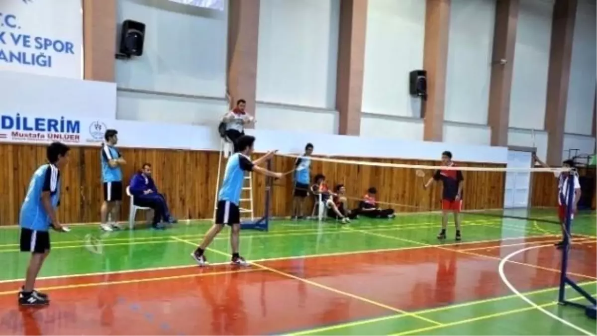 Okullararası Gençler Badminton İl Birinciliği Müsabakaları Başladı