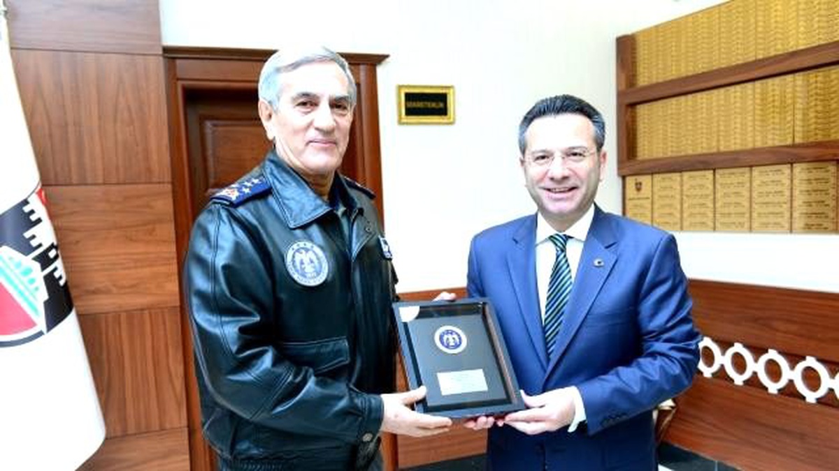 Orgeneral Öztürk Vali Aksoy\'u Ziyaret Etti