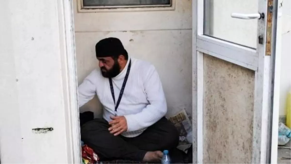 Dakikada 10 Defa Tüküren Adamın Dramı