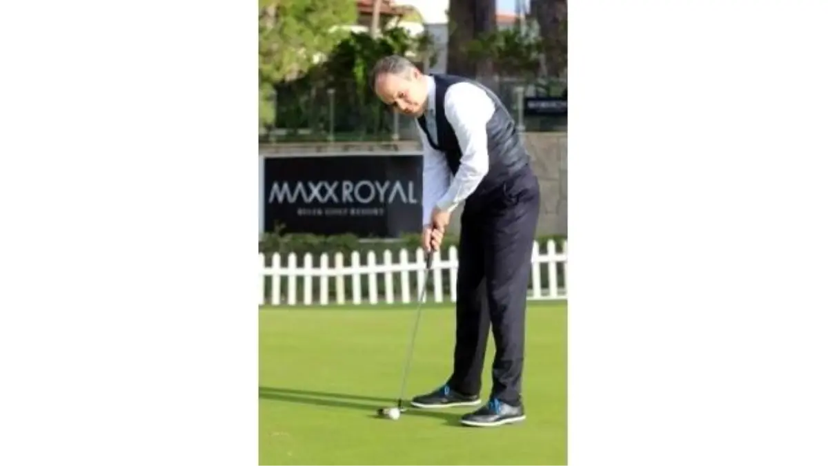 Spor Bakanı Kılıç, Antalya\'da İlk Defa Golf Oynadı