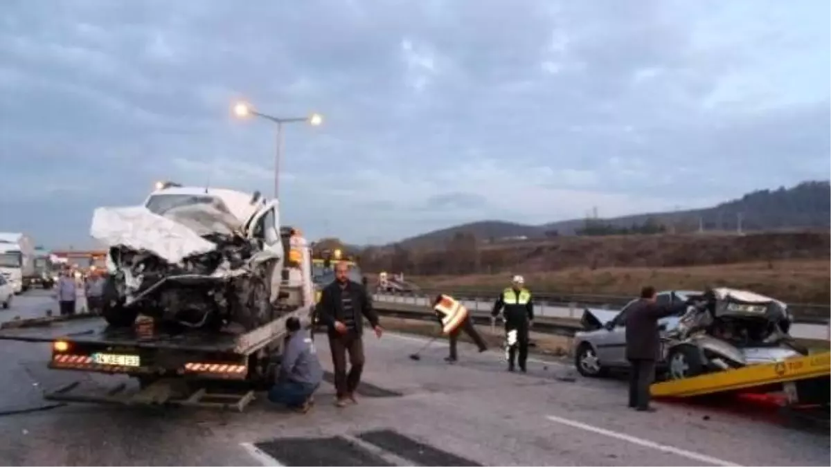 Bolu Dağında 7 Araç Birbirine Girdi: 7 Yaralı