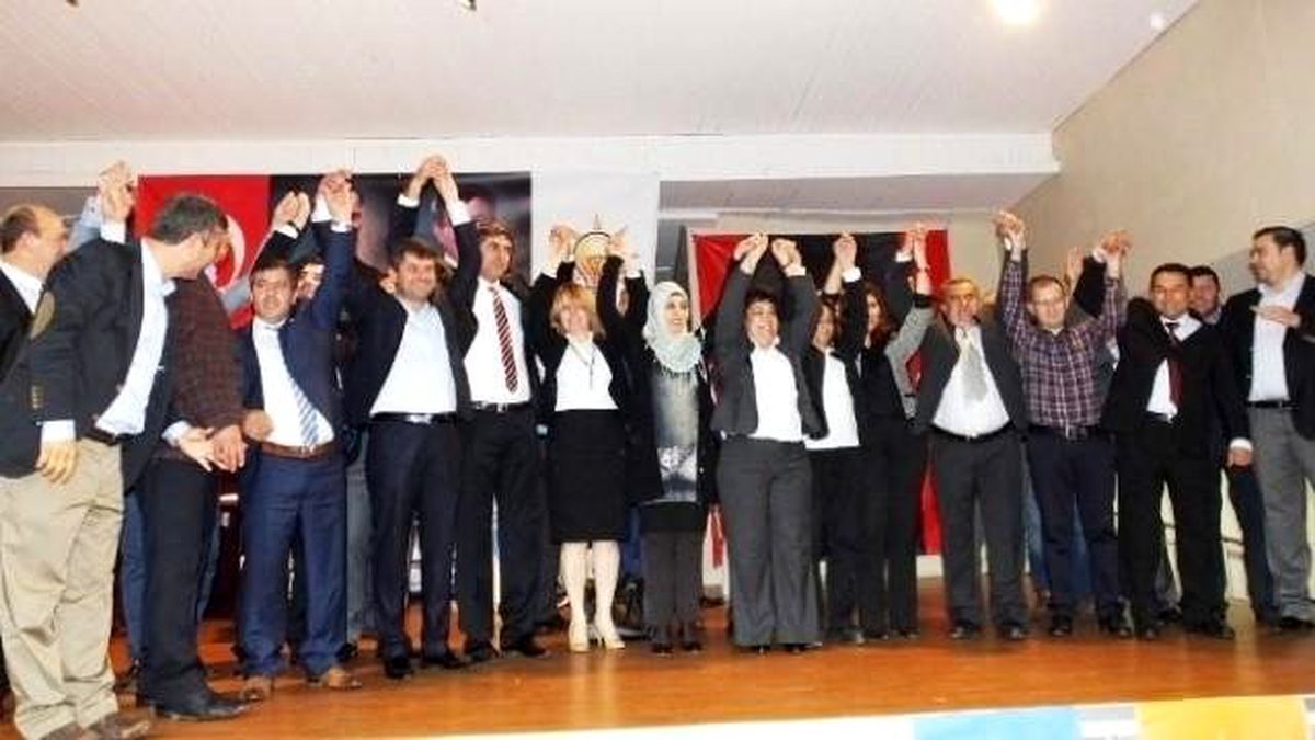 Burhaniye AK Parti\'de Bedir Güven Tazeledi