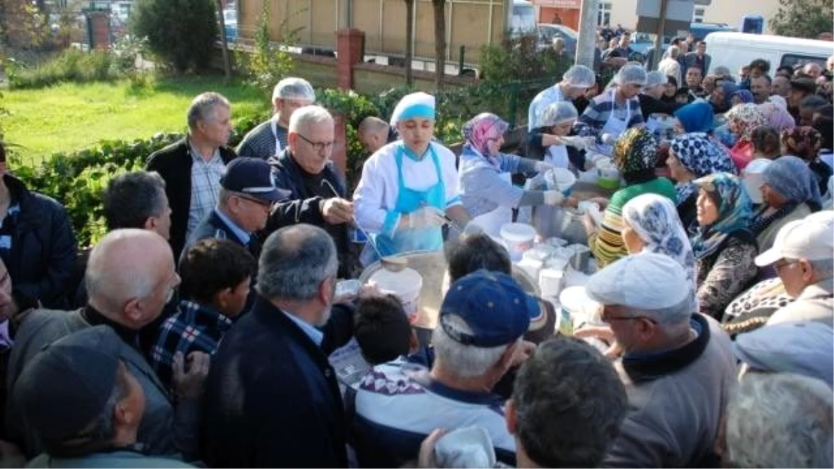 Çaycuma Belediyesi Beş Bin Kişiye Aşure Dağıttı