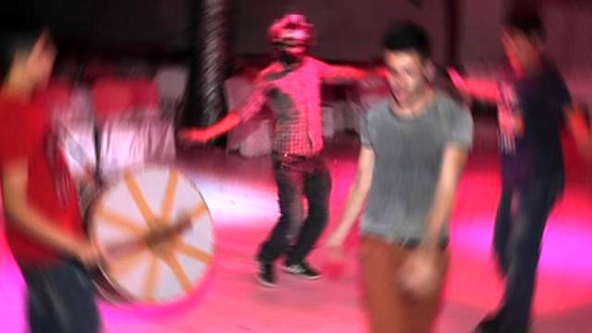 Elimde Patladı Bonzai Şarkısı Yasaklandı
