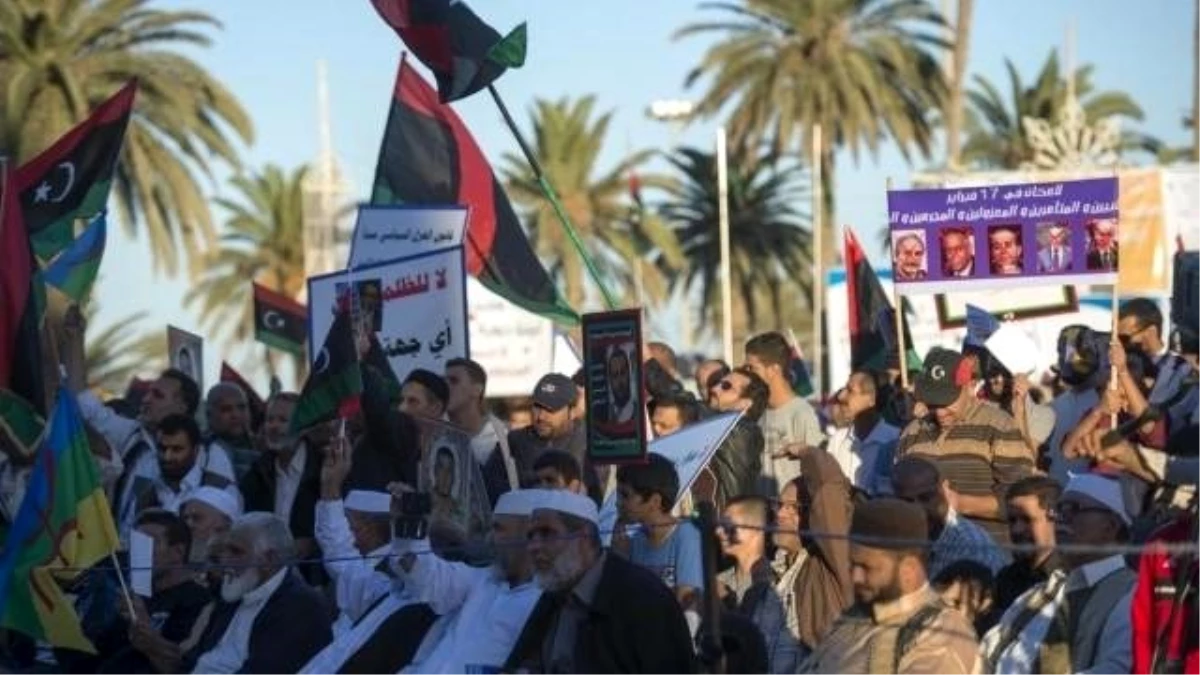 Libya\'da Trablus Hükümeti\'ne Destek Gösterisi