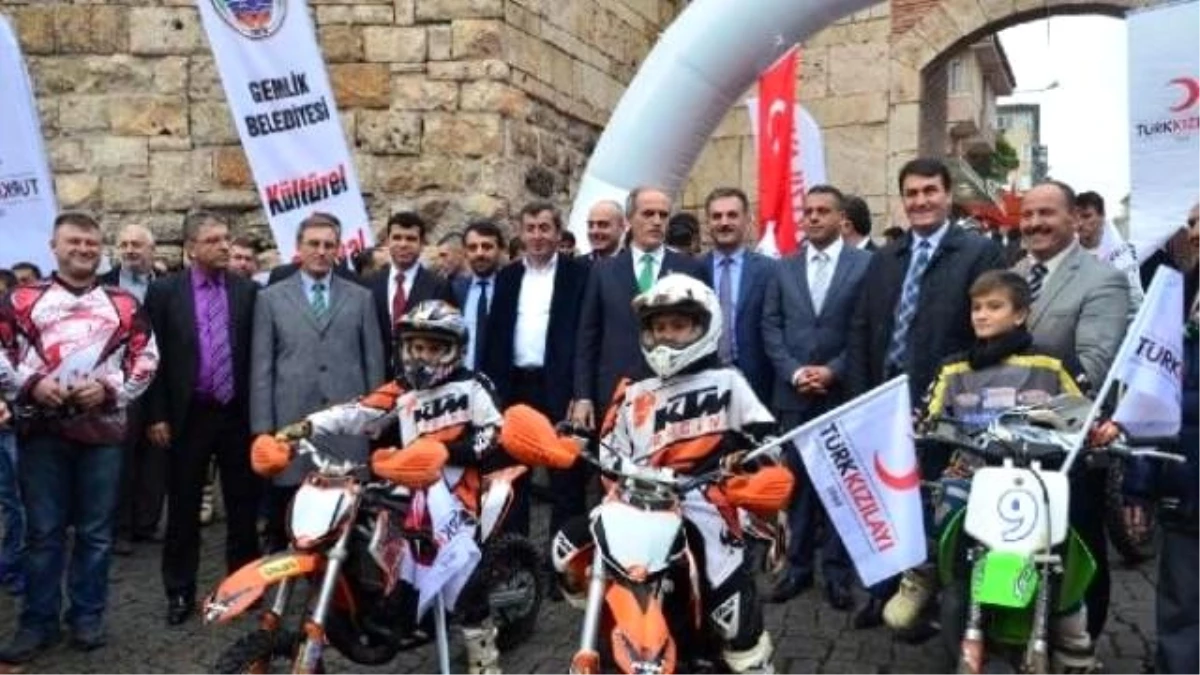 Motokros Heyecanı Sembolik Startla Başladı