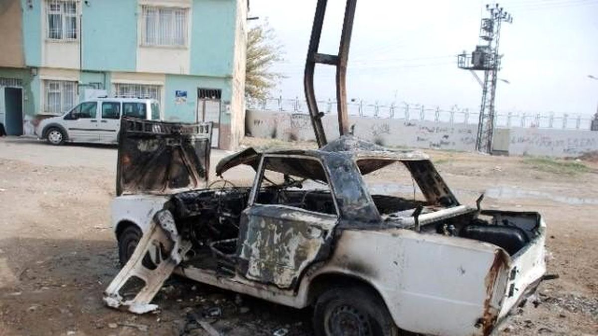 Park Halindeki Otomobil Alev Aldı