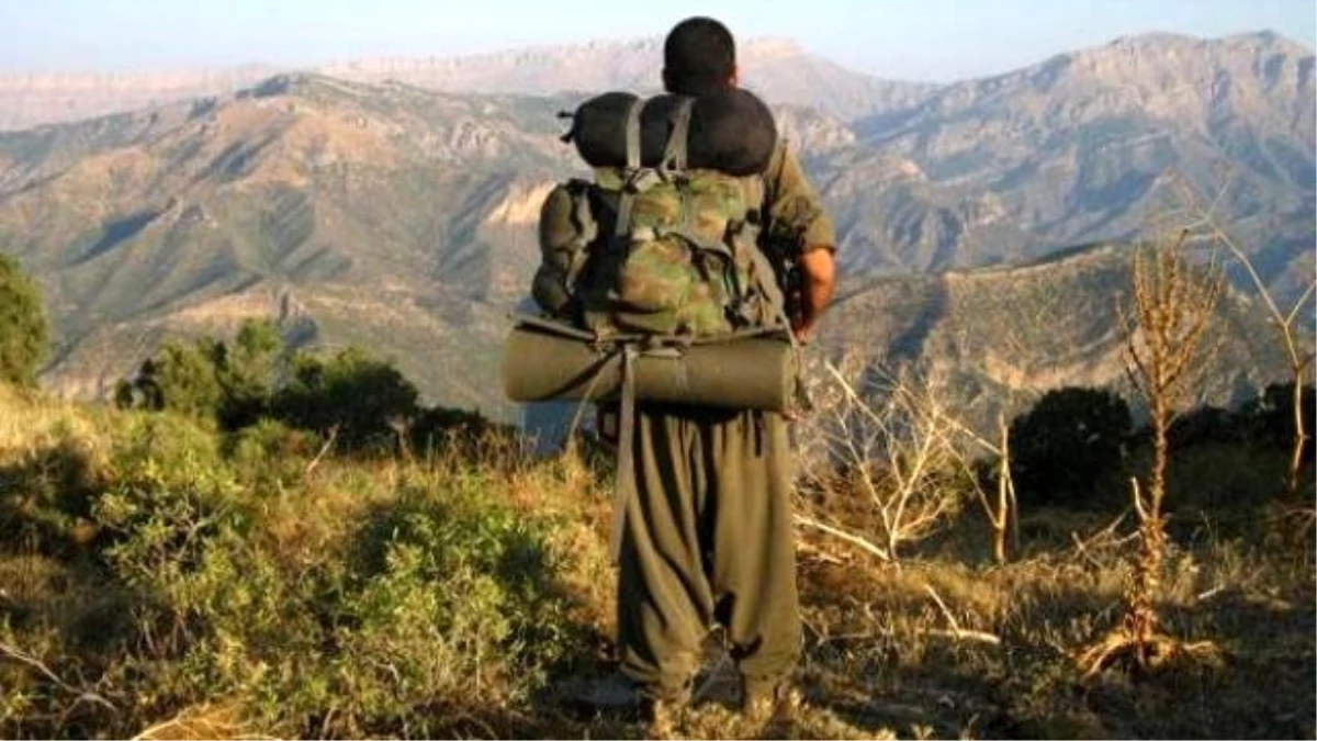 PKK\'lılar Sekizerli Gruplar Halinde Teslim Oluyor