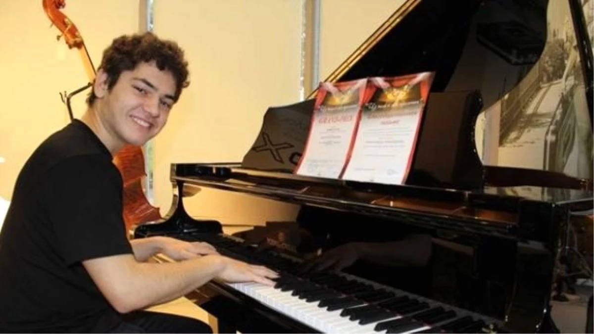 Suriyeli 16 Yaşındaki Piyanist "Dünya Barışı" İçin Çalacak