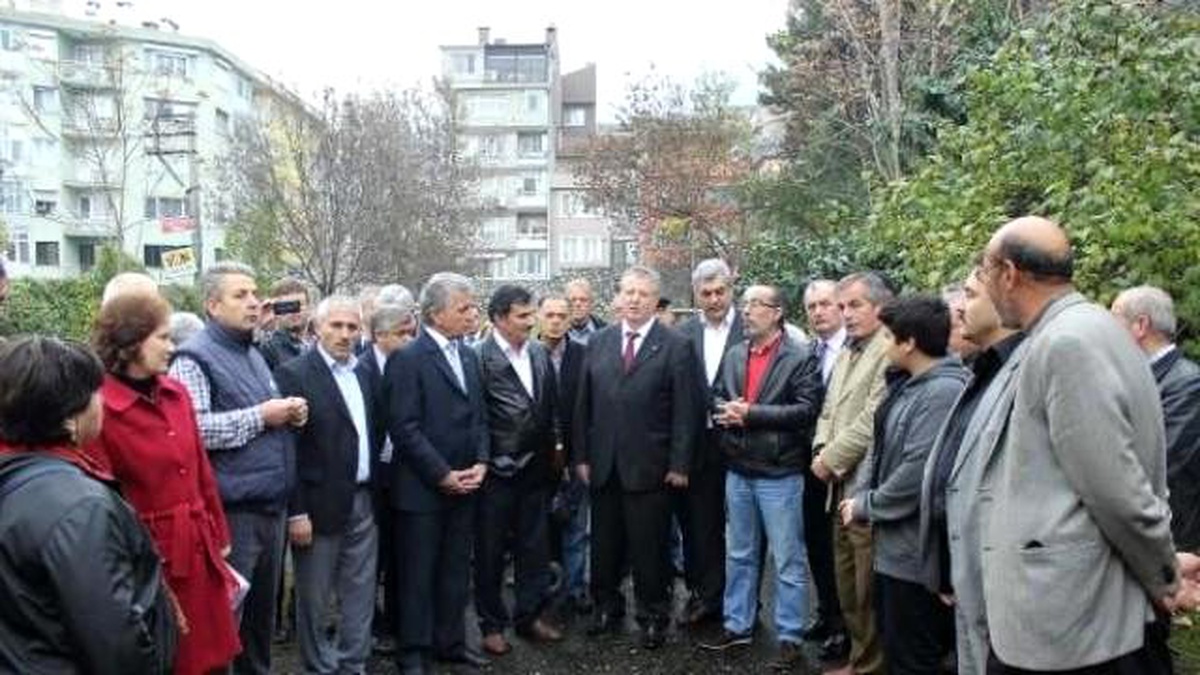 Tarihi Parkta Ağaç Kesimi ve Huzurevi Yapımına Tepki