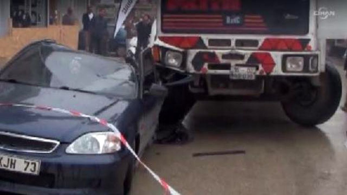 Vinç, Üzerine Devrildiği Otomobili Ezdi