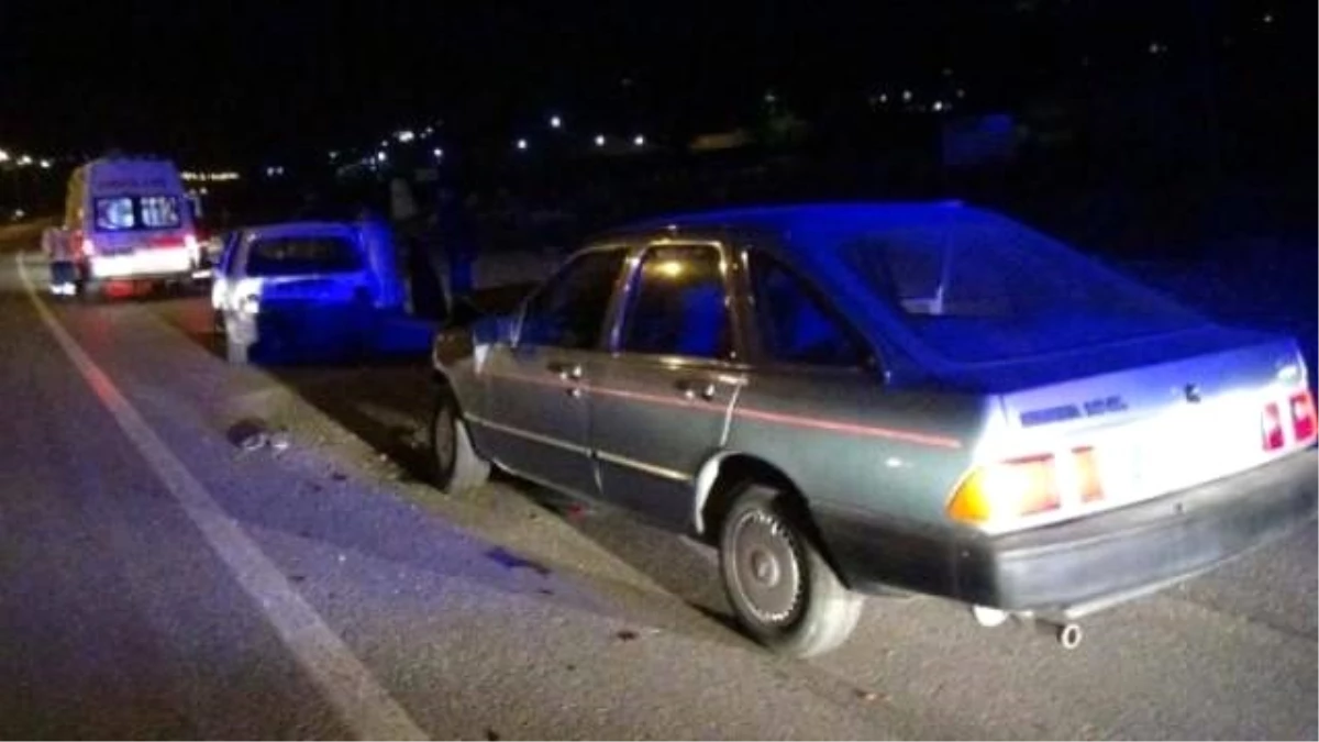 Kahramanmaraş\'ta Yakıtı Biten Otomobile Arkadan Çarptı: 3 Yaralı