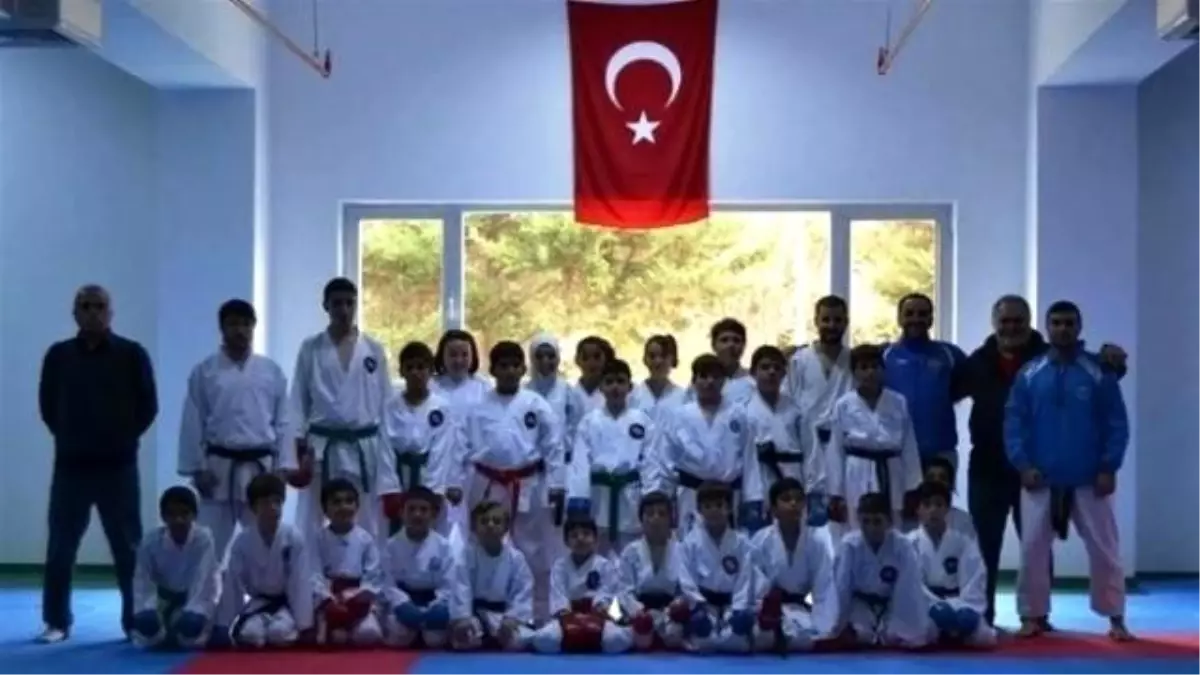 Yalovalı Karateciler Türkiye Ümit Genç Karate Şampiyonası\'na Hazırlanıyor