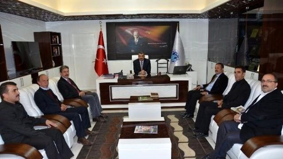 Yeşilyurt Muhtarlar Derneği Yönetimi, Başkan Selahattin Gürkan\'ı Ziyaret Etti
