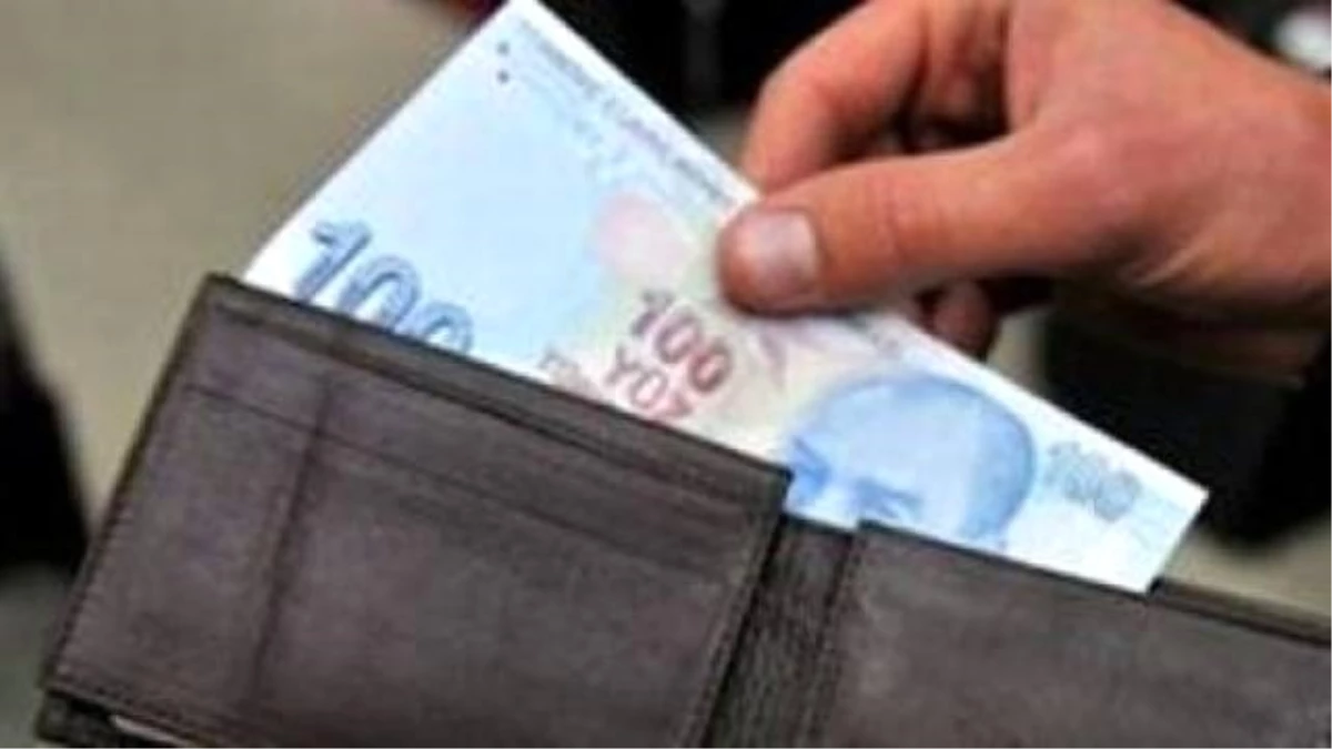 Öğrenci Yolda Bulduğu Parayı Polise Teslim Etti
