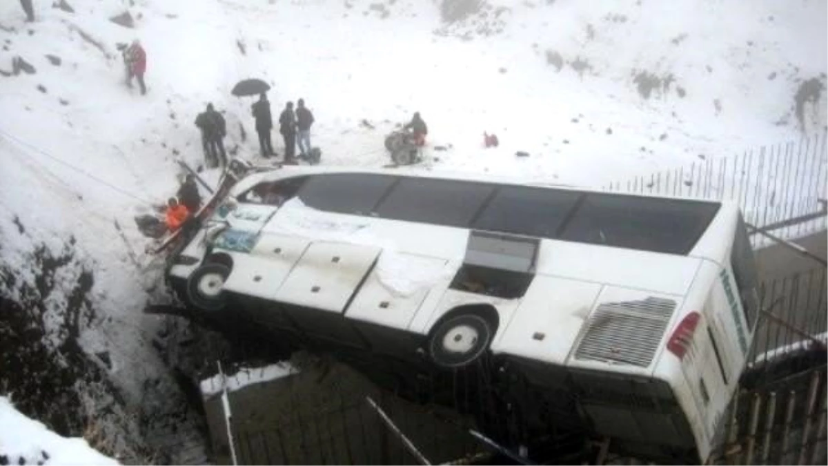 5 Kişinin Öldüğü Kazada Zincir Takmayan Otobüs Sürücüsü \'Asli Kusurlu\'