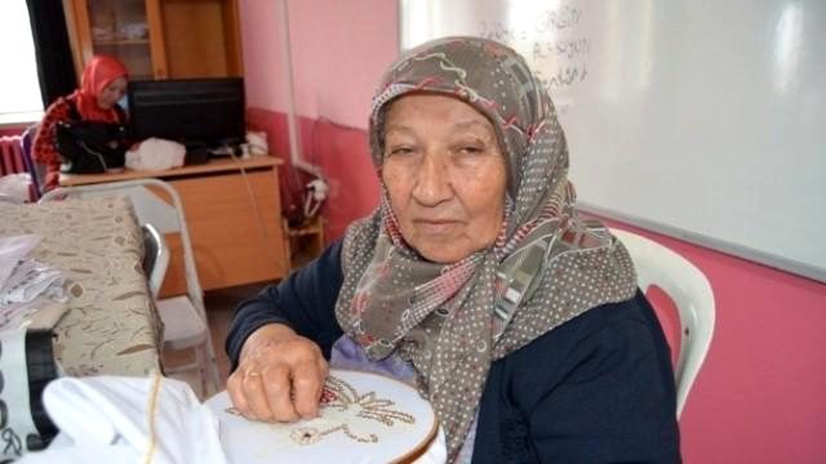 71 ve 66 Yaşındaki Kursiyerler, Gençlere Taş Çıkarttı
