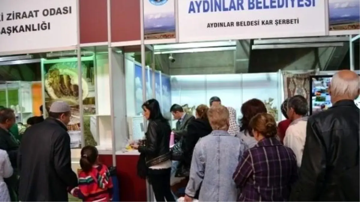 Aydınlar Belediyesi Ankara\'da Kar Şerbeti Dağıttı