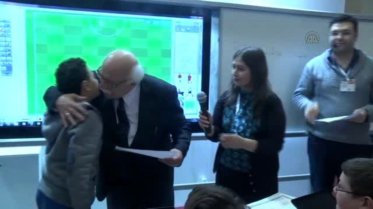 Bakan Avcı, 33. İstanbul Kitap Fuarı\'nı Gezdi