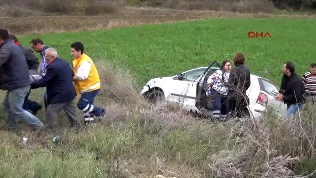 Çanakkale Kontrolden Çıkan Otomobil Tarlaya Uçtu; 3 Yaralı