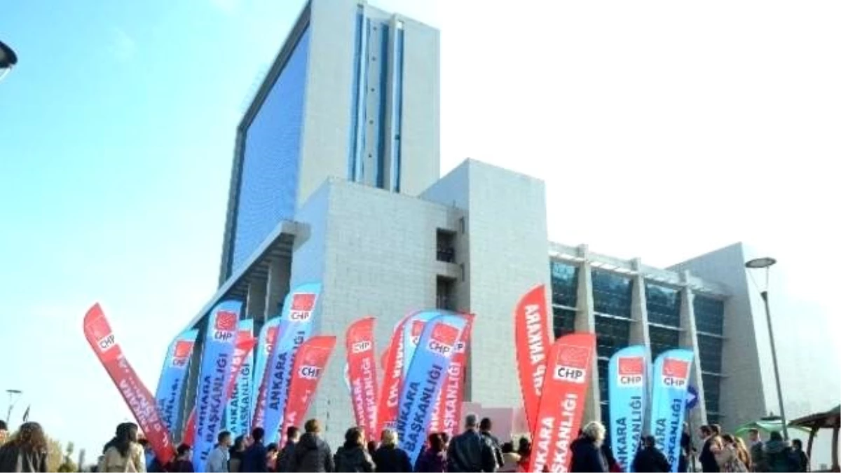 CHP Ankara Gençlik Örgütü, Ankara Büyükşehir Belediyesi\'ni Protesto Etti