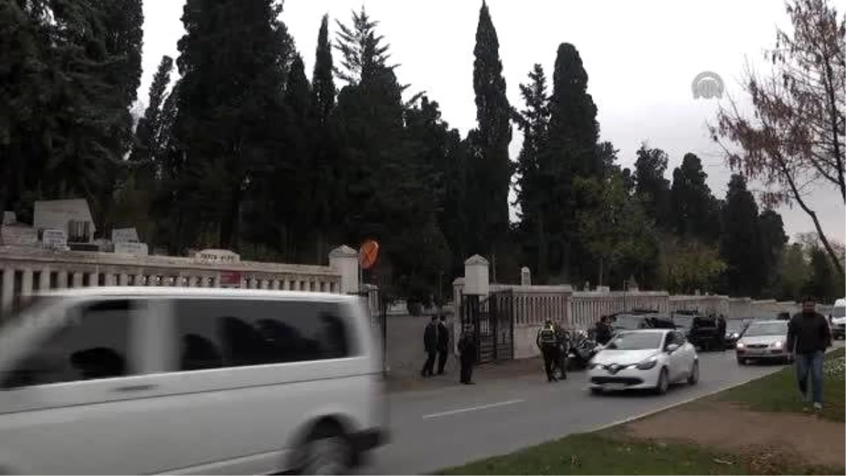 Cumhurbaşkanı Erdoğan, Babasının ve Annesinin Mezarlarını Ziyaret Etti