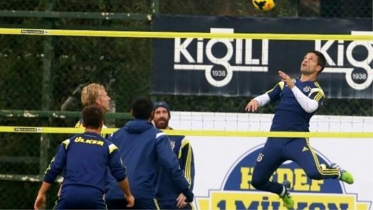 Fenerbahçe, Bursaspor Maçının Hazırlıklarını Sürdürüyor