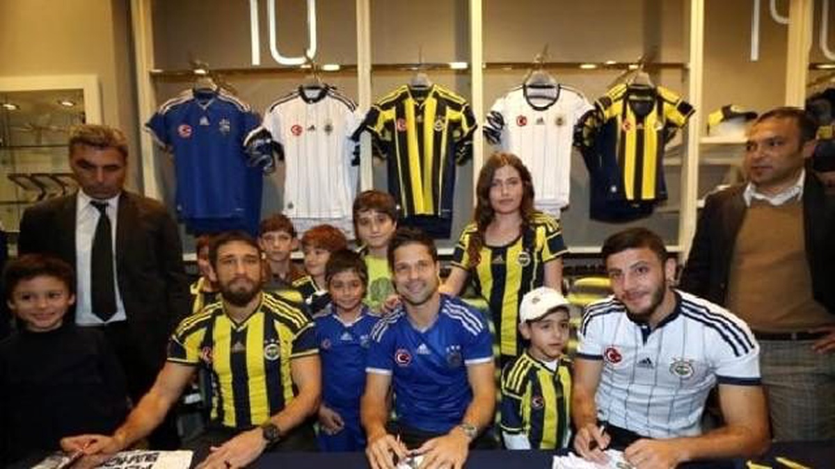 Fenerbahçeli Futbolcular Ankara\'da Taraftarlarla Buluştu