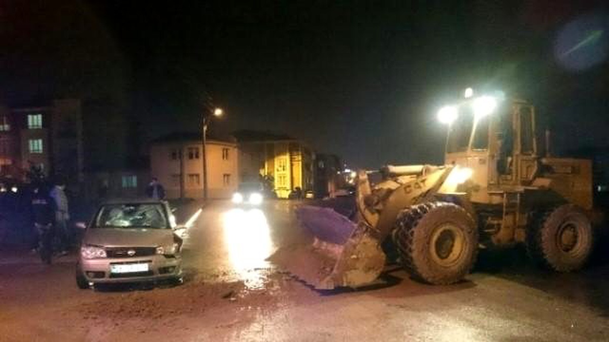 Kepçe ile Otomobil Çarpıştı, 1 Yaralı