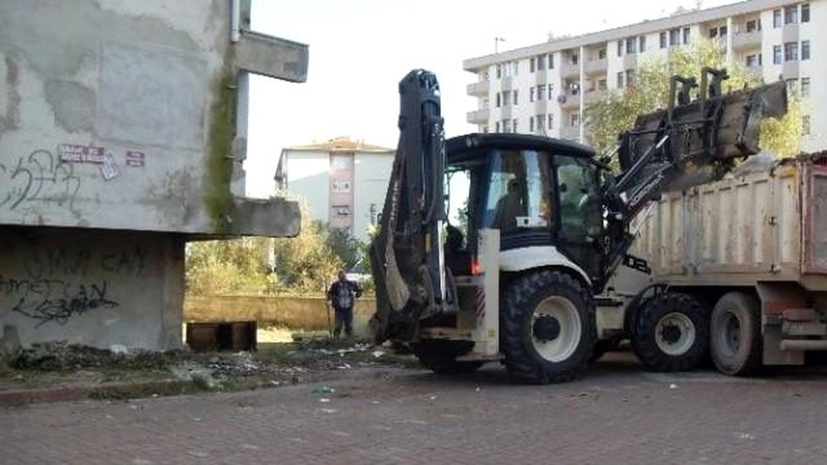 İzmit\'te Metruk Alanlar Temizleniyor