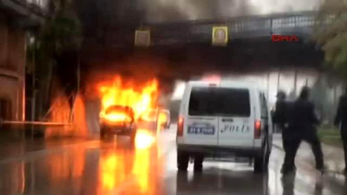 Polis Otosu Alev Alev Yandı