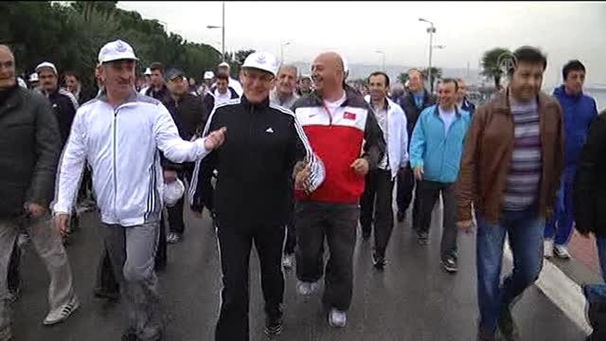 Sağlık Bakanı Müezzinoğlu, Samsun\'da Yürüyüşe Katıldı