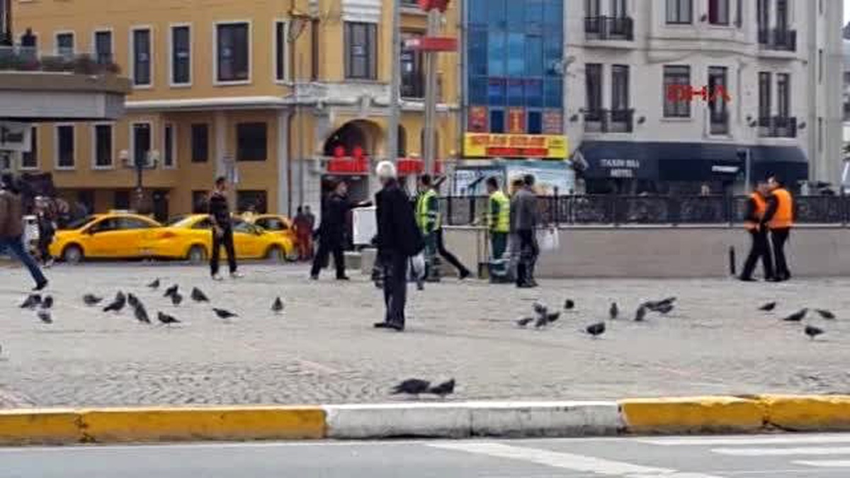 Taksim Meydanı\'nda Öldüresiye Dayak