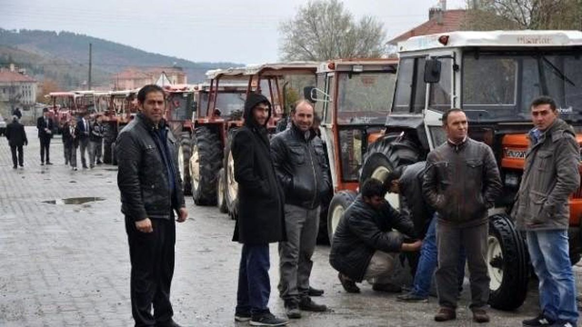 Traktörlerin Araç Muayene Kuyruğu