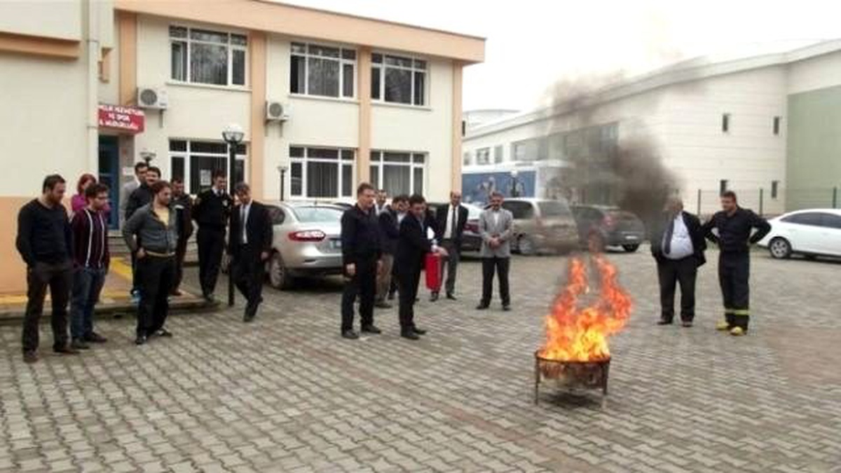 Yalova Gençlik ve Spor İl Müdürlüğü\'nde Yangın Tatbikatı
