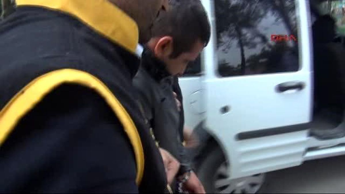 Adana Yürüyüş Yapan ABD\'liyi Gasp Ettiler