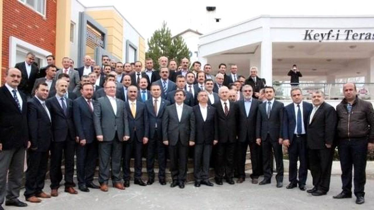 Bakan Yılmaz ve Güllüce, İş Adamları ile Kahvaltıda Bir Araya Geldi
