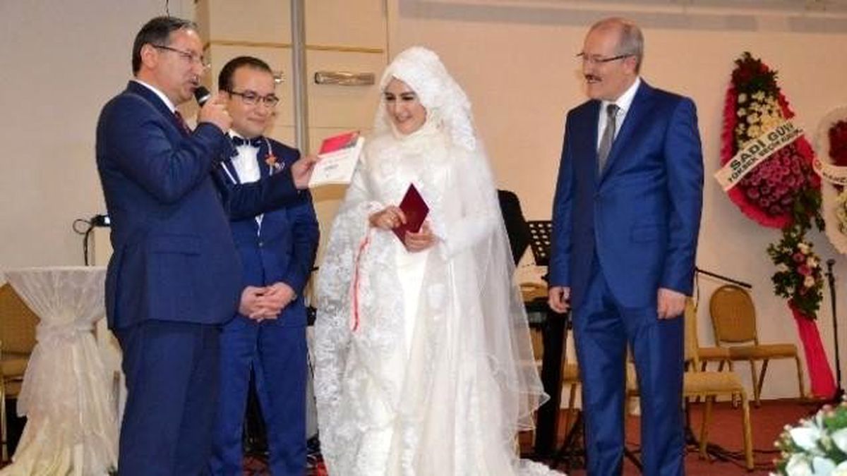 Belediye Başkanı Oğlunun Nikahını Kıydı