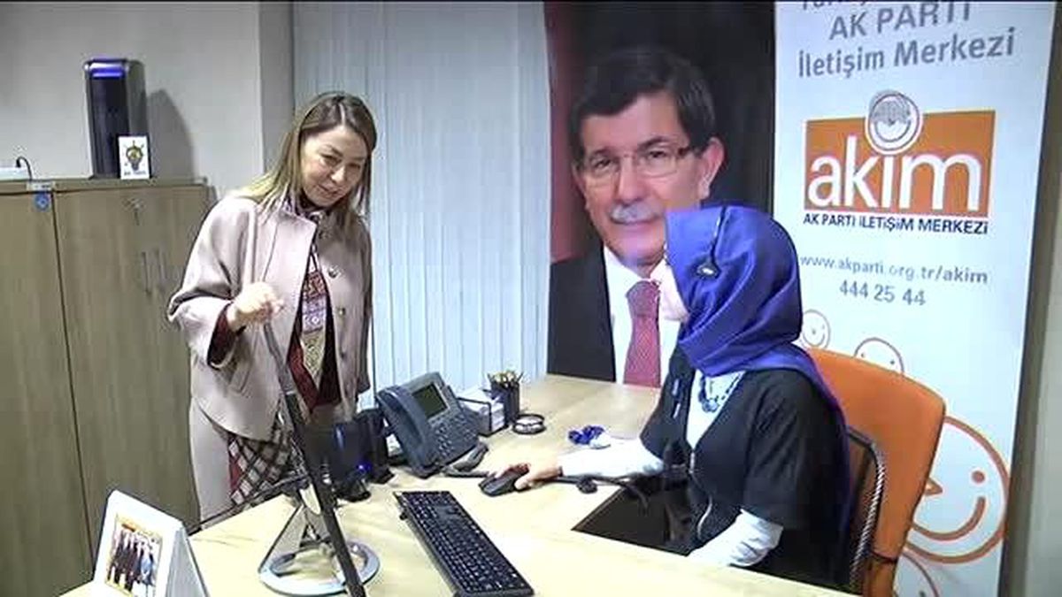 AKİM'i Arayan 2 Milyonuncu Kişiye Davutoğlu Sürprizi