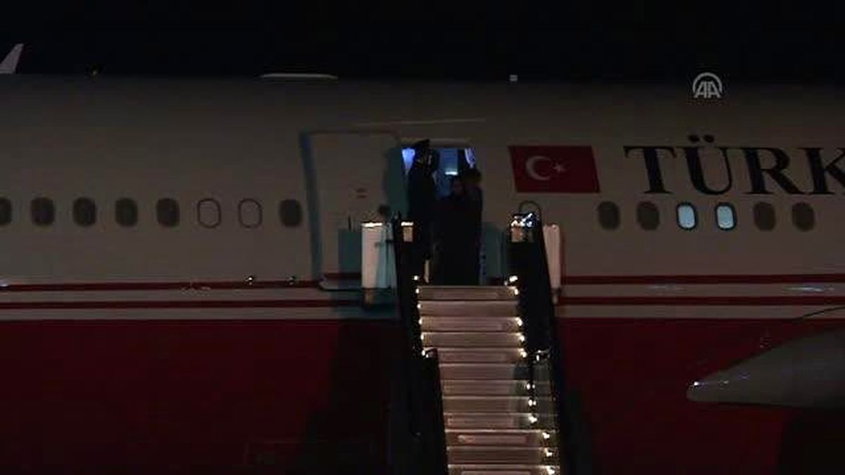 Davutoğlu,filipinler\'in Başkenti Manila\'ya Geldi