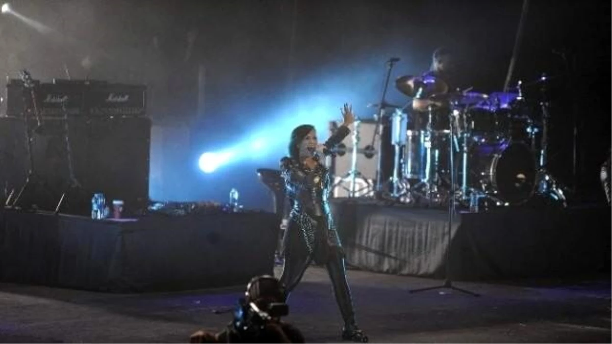 Demı Lovato\'nın İstanbul Konseri Büyüledi