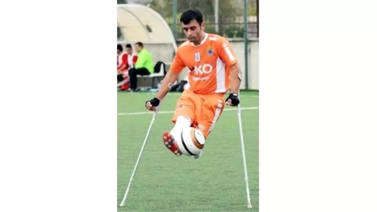 Engelleri Sporla Aşan Futbolcunun Milli Gururu